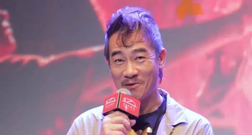 陳小春斷崖式衰老一臉皺紋？ 事隔一個月再極速回春