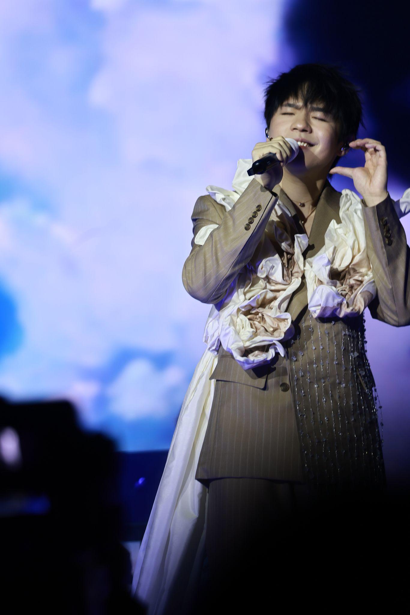 Ian昨日於英國倫敦OVO Arena Wembley舉行演唱會，樂迷反應熱烈。